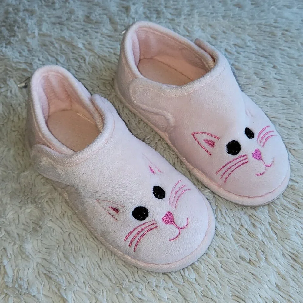 Adorable Little Girls Pastel Pink Cat Slippers - Size Large (9-10)